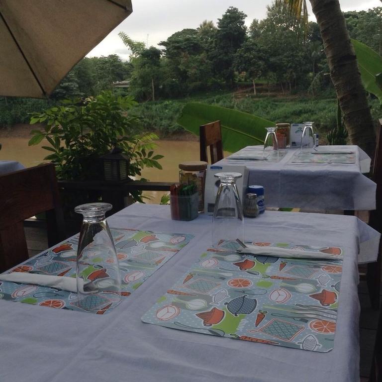 Riverside Guesthouse หลวงพระบาง ภายนอก รูปภาพ
